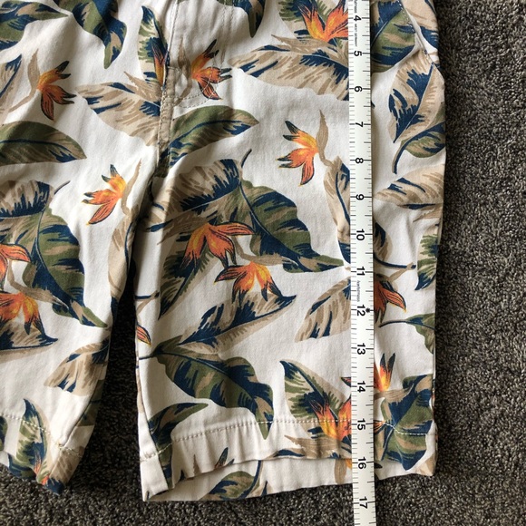 Boys Tommy Bahama style shorts - Picture 3 of 4